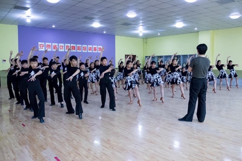 泗县舞蹈学校：如何选择一家靠谱的舞蹈培训机构？